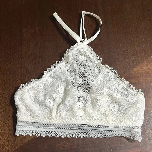 Victoria’s Secret Free Deep V Lace Back Lightly Lined Soft Lace Bralette - Picture 6 of 6